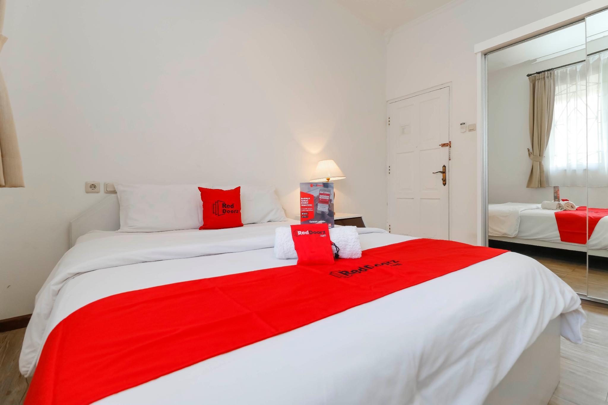 Reddoorz Plus @ Tendean Jakarta Kültér fotó