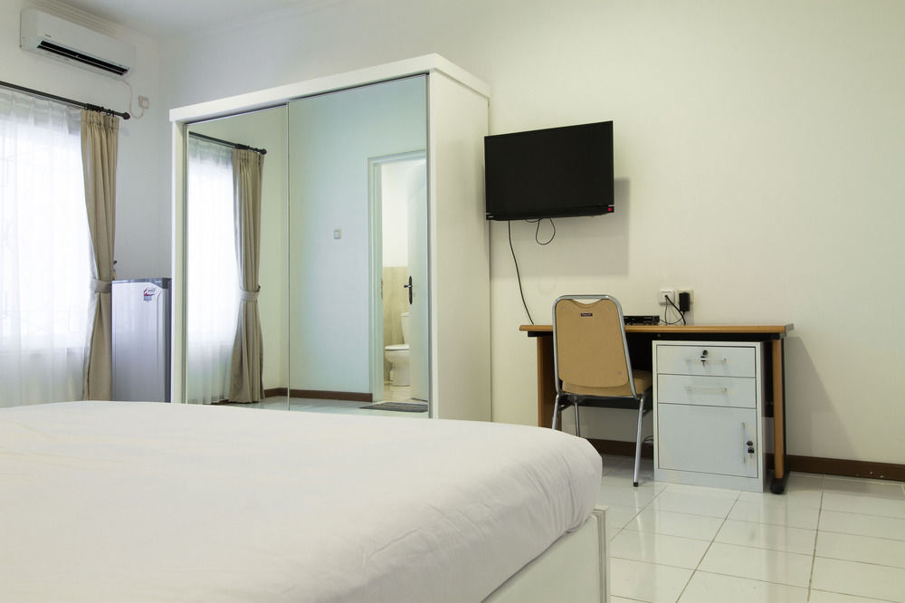 Reddoorz Plus @ Tendean Jakarta Kültér fotó
