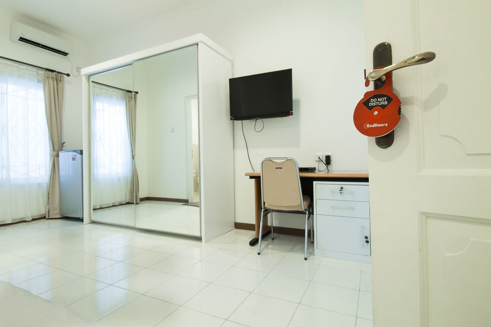 Reddoorz Plus @ Tendean Jakarta Kültér fotó