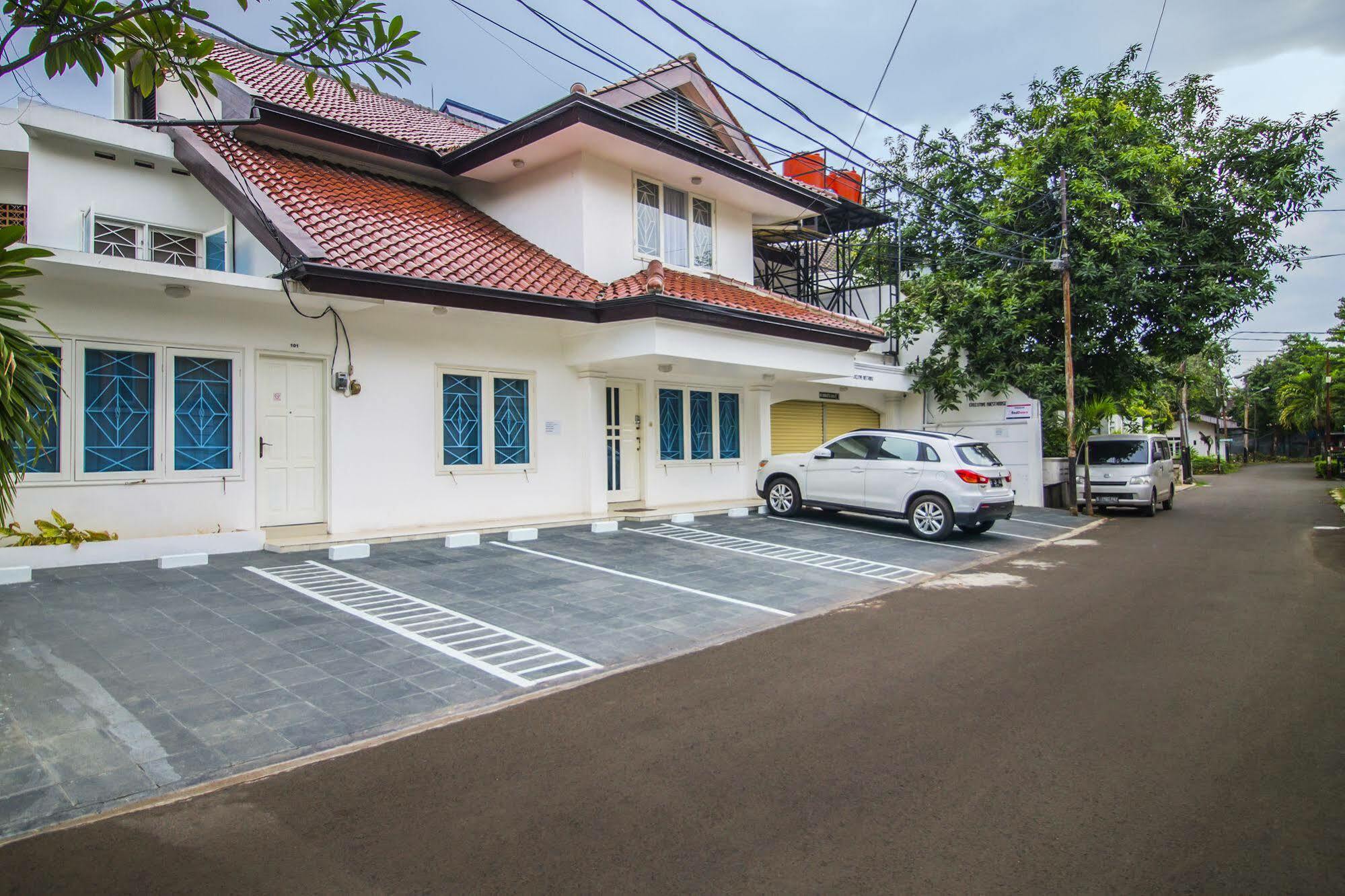 Reddoorz Plus @ Tendean Jakarta Kültér fotó