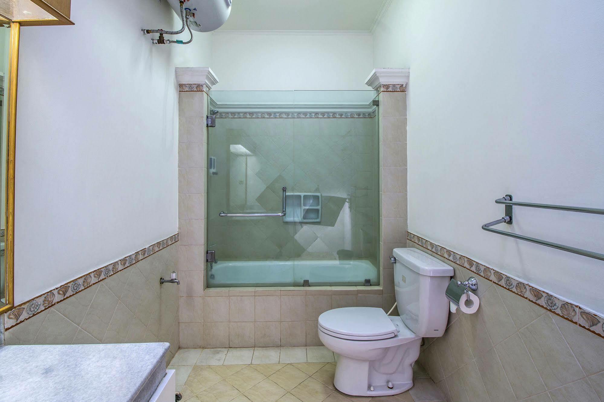 Reddoorz Plus @ Tendean Jakarta Kültér fotó