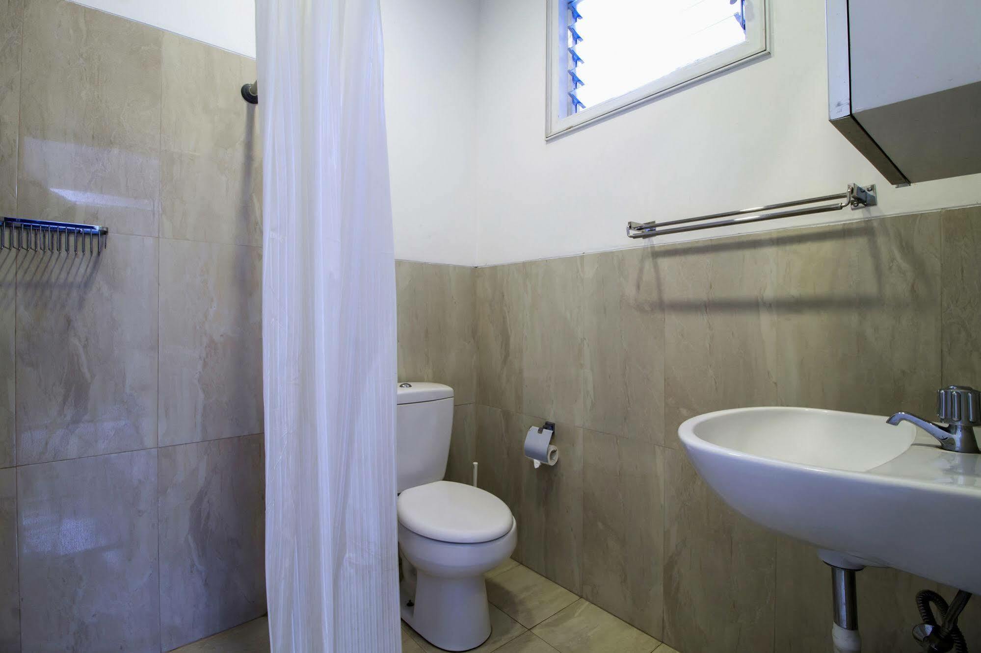 Reddoorz Plus @ Tendean Jakarta Kültér fotó