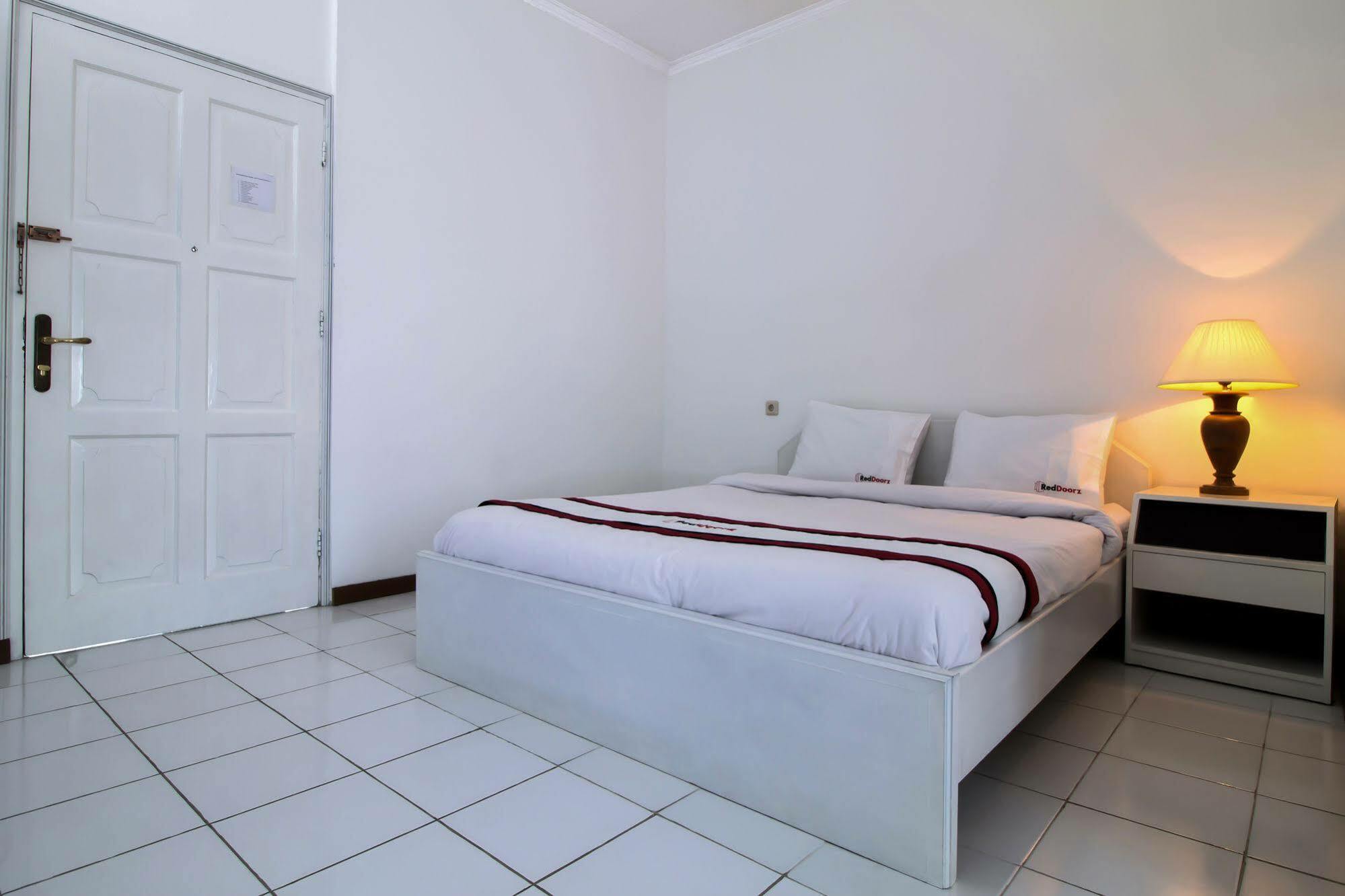 Reddoorz Plus @ Tendean Jakarta Kültér fotó
