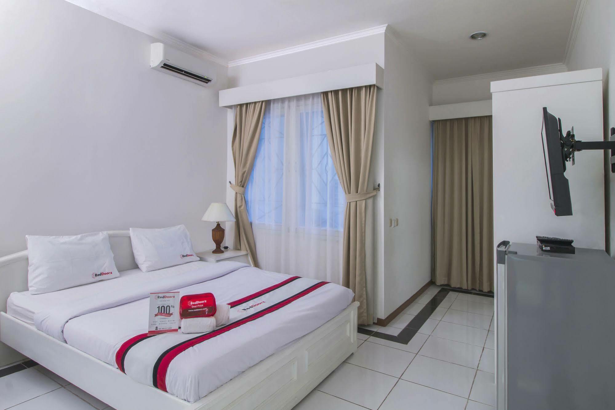 Reddoorz Plus @ Tendean Jakarta Kültér fotó