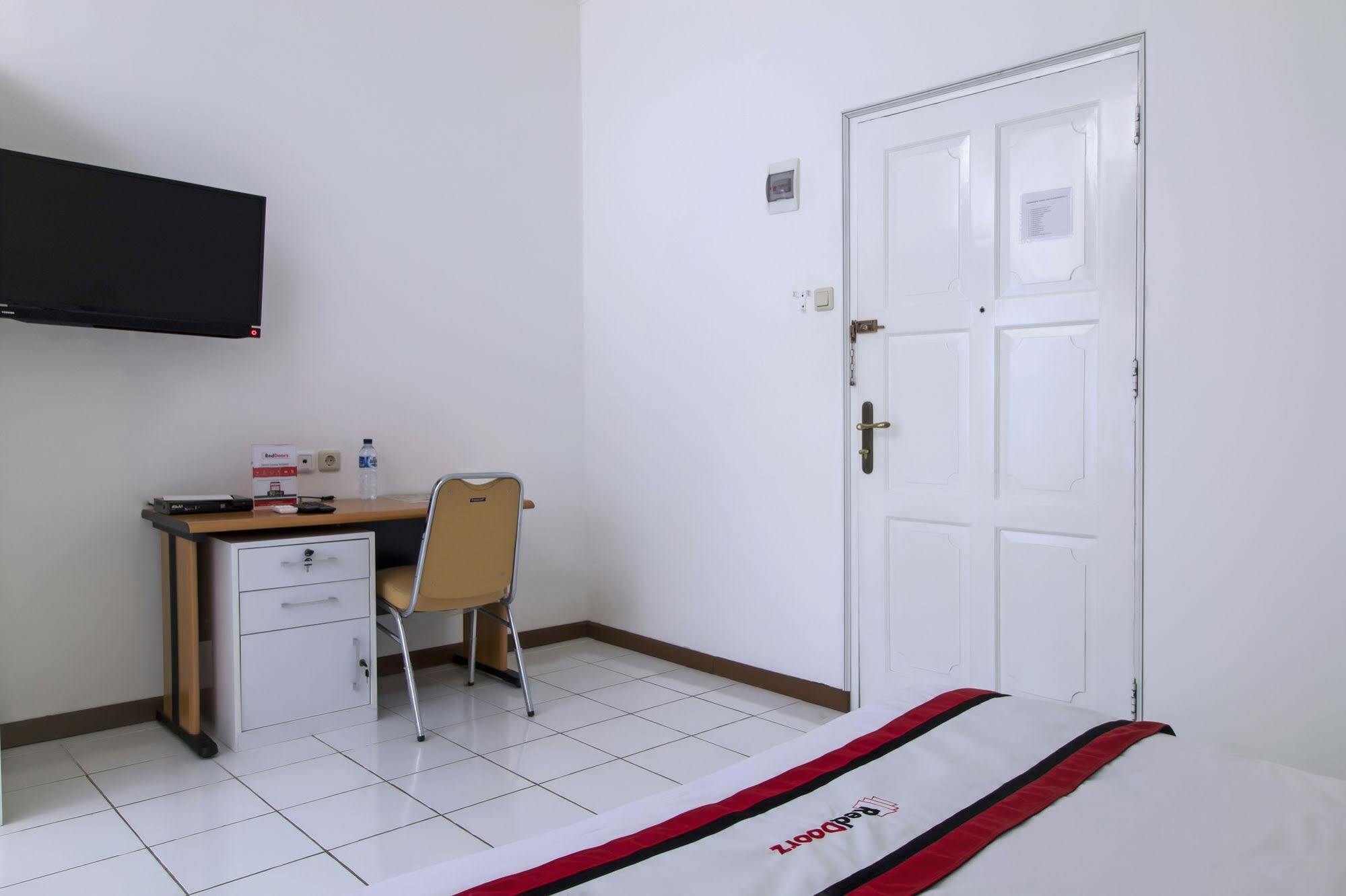 Reddoorz Plus @ Tendean Jakarta Kültér fotó